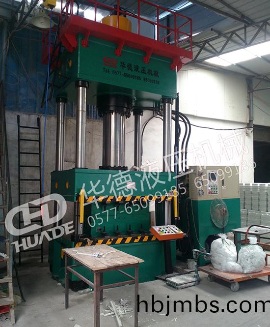 HDY71係列(lie)四(si)柱(zhu)液壓(ya)機